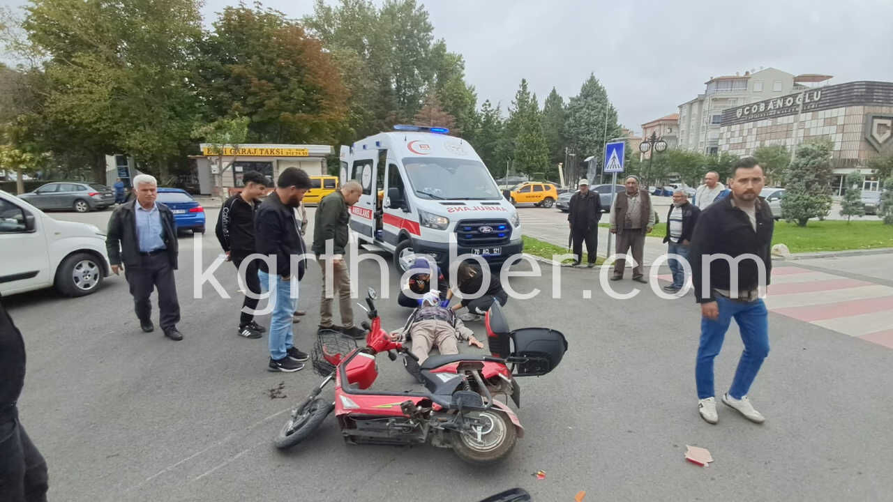 Karamanda Otomobil Ile Elektrikli Bisiklet Carpisti Yasli Adam Yaralandi3
