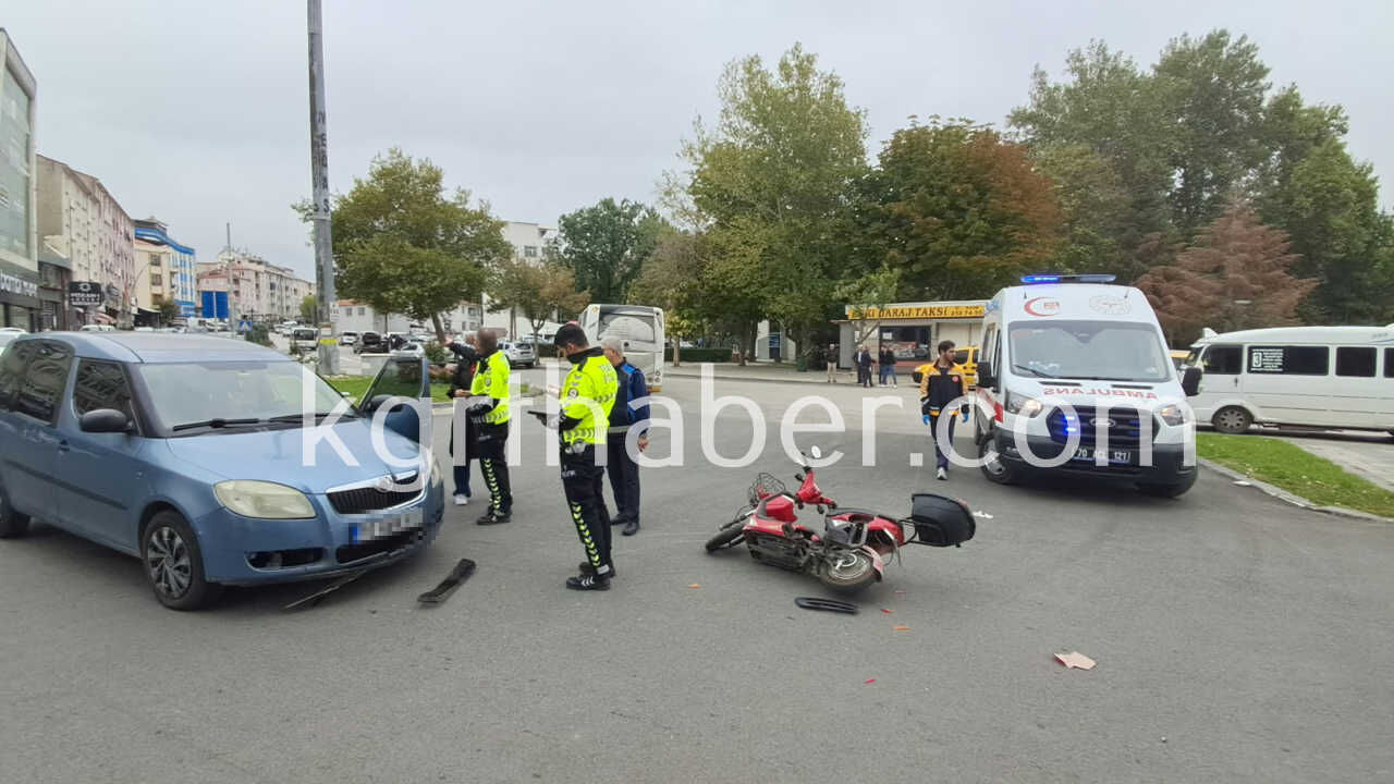 Karamanda Otomobil Ile Elektrikli Bisiklet Carpisti Yasli Adam Yaralandi5