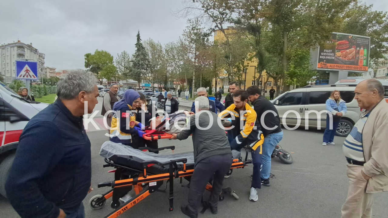 Karamanda Otomobil Ile Elektrikli Bisiklet Carpisti Yasli Adam Yaralandi9