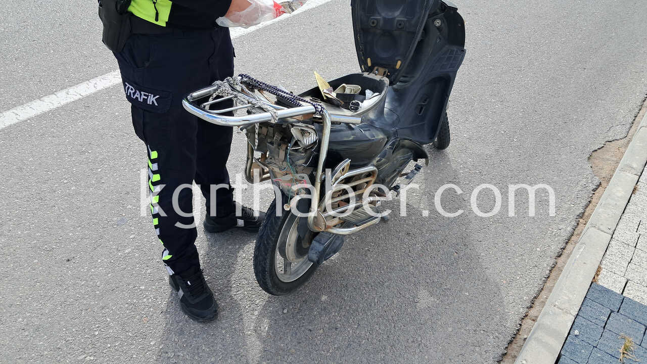 Karamanda Otomobilin Carptigi Elektrikli Bisiklet Surucusu Servise Carparak Yaralandi Kaza Ani Kamerada3