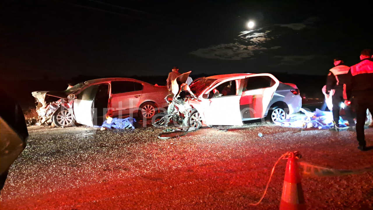 Karamanda Otomobiller Kafa Kafaya Carpisti 2 Olu 2Si Agir 5 Yarali2