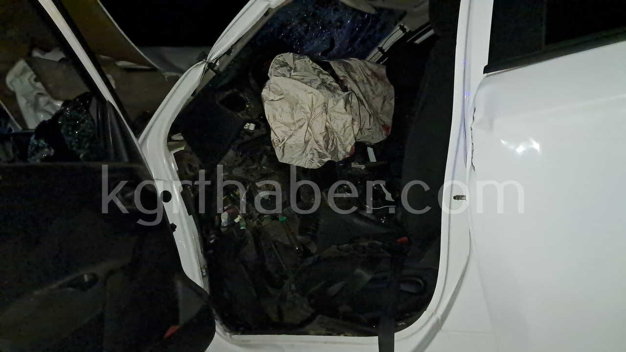 Karamanda Otomobiller Kafa Kafaya Carpisti 2 Olu 2Si Agir 5 Yarali8