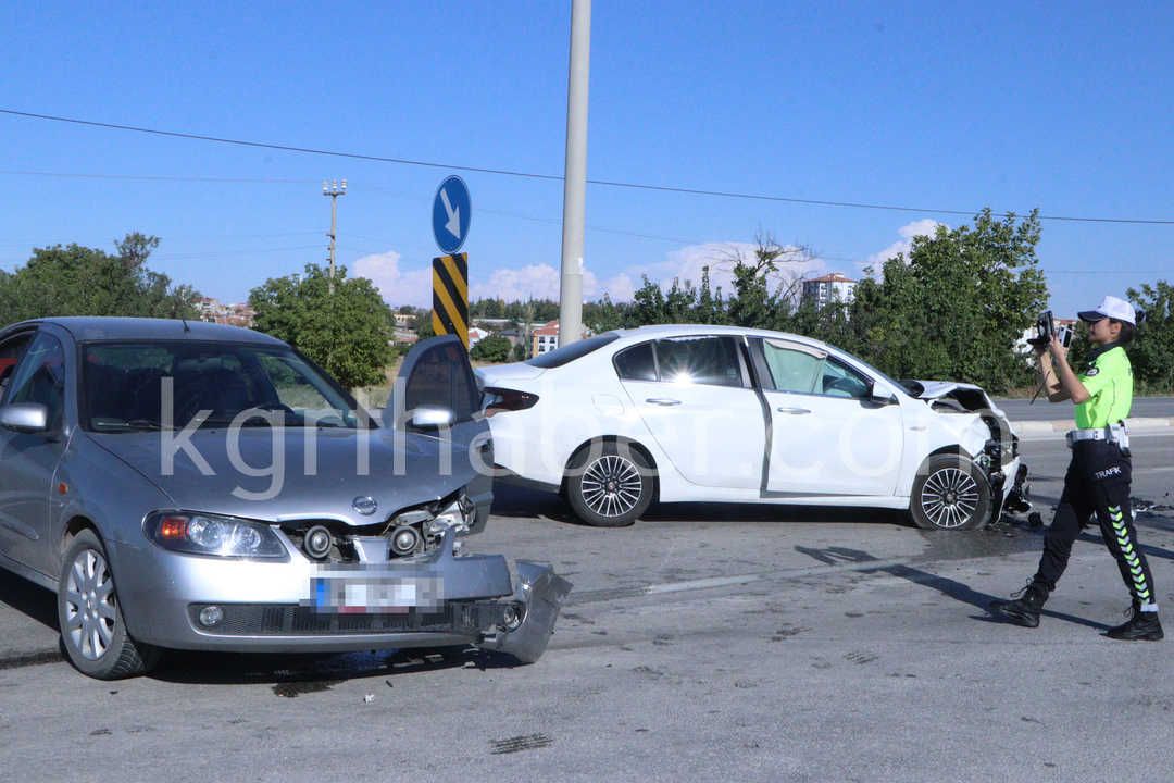 Karaman’da Otomobiller Kavşakta Çarpıştı 1’I Bebek, 3’Ü Çocuk 6 Yaralı1