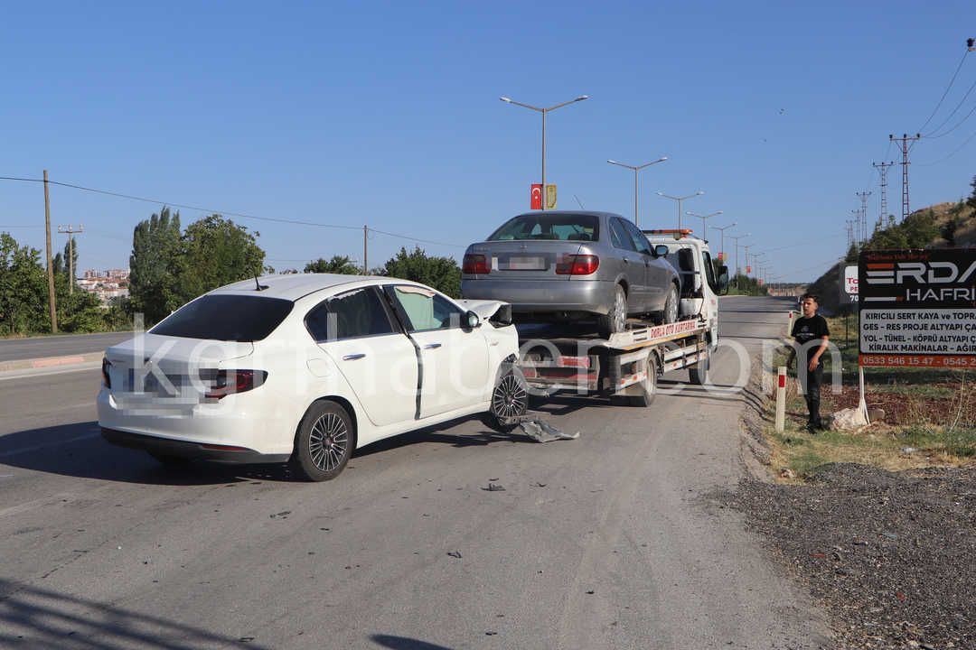 Karaman’da Otomobiller Kavşakta Çarpıştı 1’I Bebek, 3’Ü Çocuk 6 Yaralı4