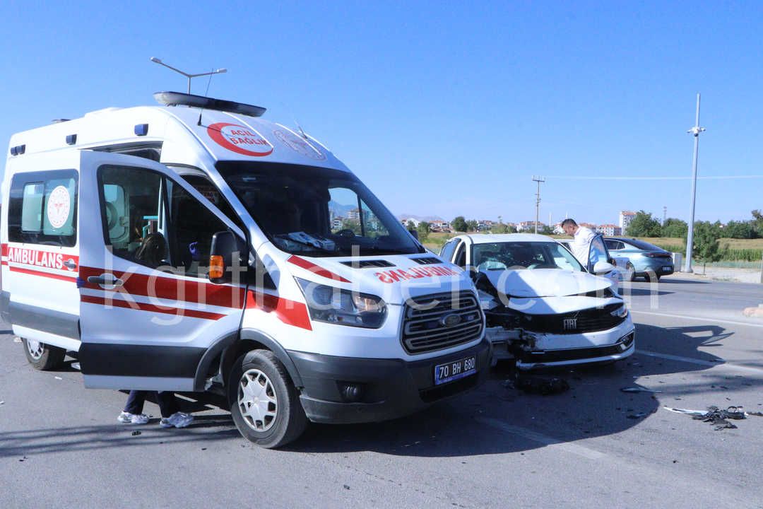 Karaman’da Otomobiller Kavşakta Çarpıştı 1’I Bebek, 3’Ü Çocuk 6 Yaralı6