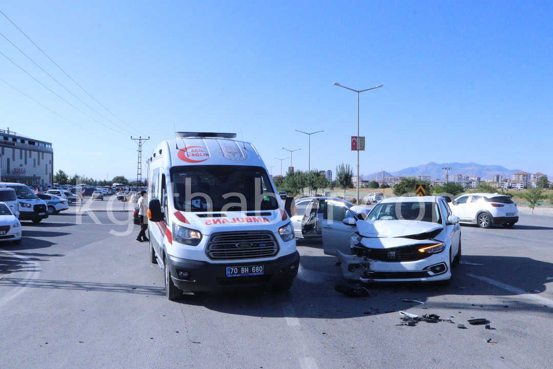 Karaman’da Otomobiller Kavşakta Çarpıştı 1’I Bebek, 3’Ü Çocuk 6 Yaralı8