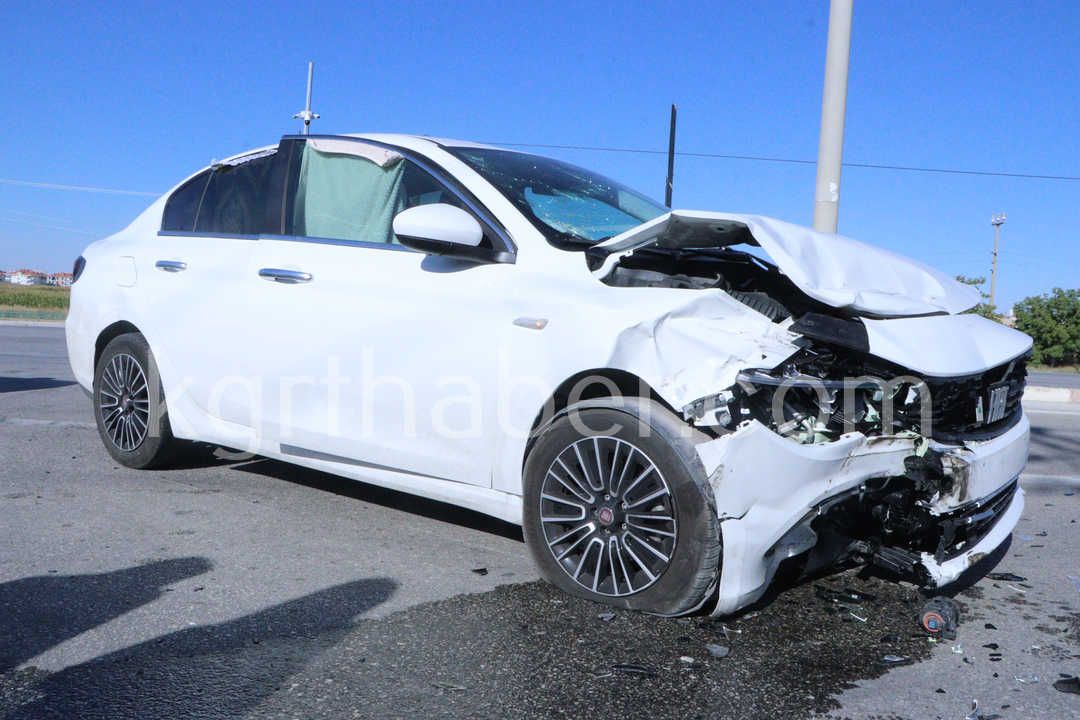 Karaman’da Otomobiller Kavşakta Çarpıştı 1’I Bebek, 3’Ü Çocuk 6 Yaralı9