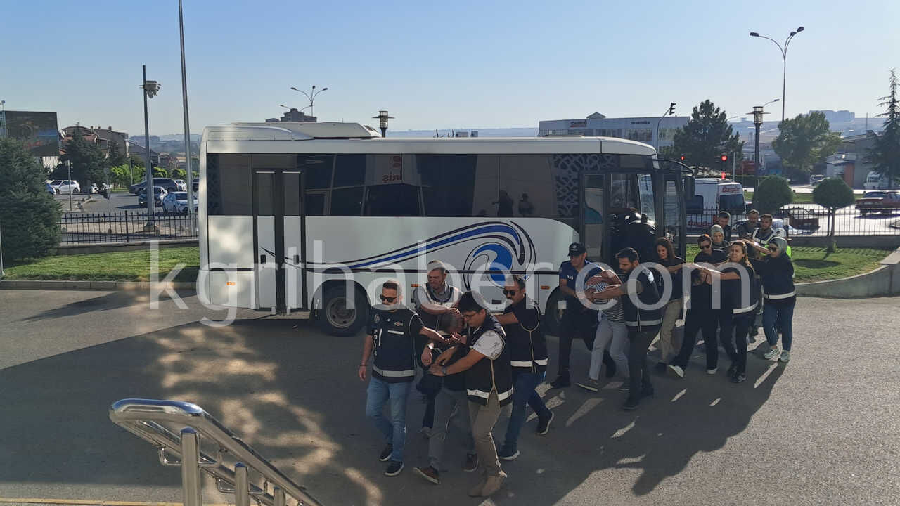 Karamanda Sokaklar Guvende Operasyonu 10 Supheli Tutuklandi4