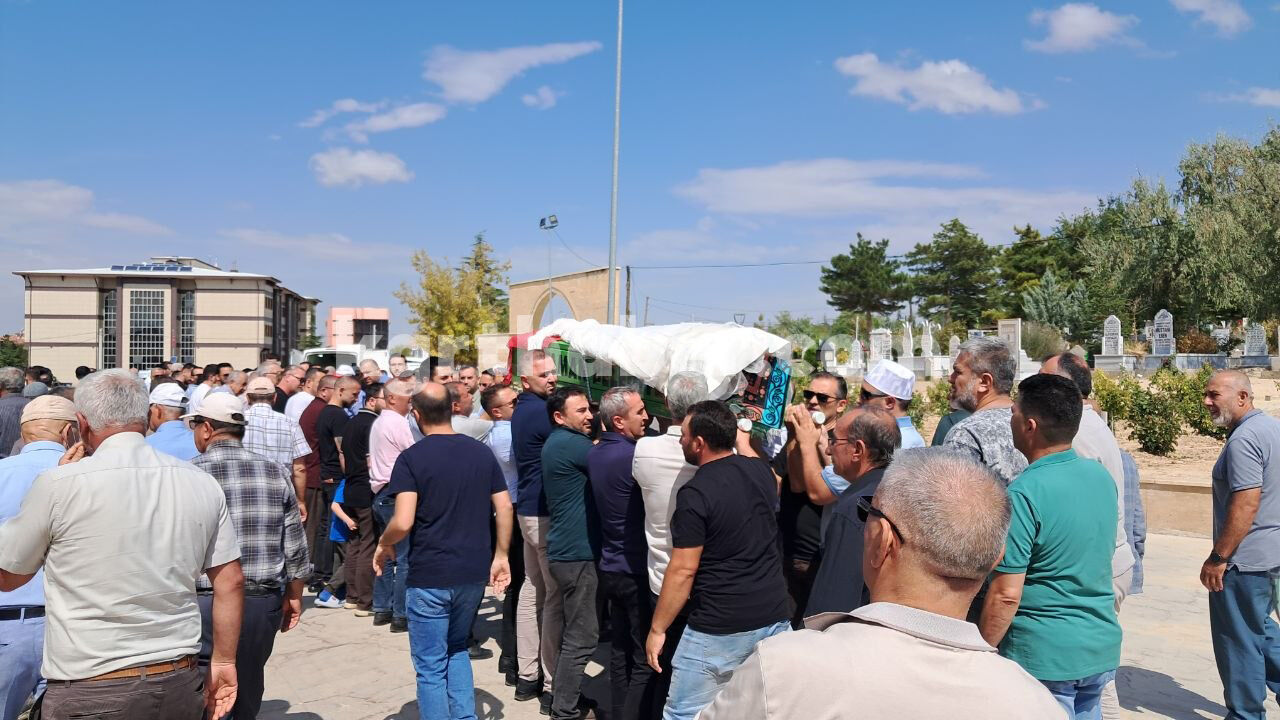 Karamanda Son Yolculuguna Ugurlanan Kardes Icin Abiden Son Dokunus3