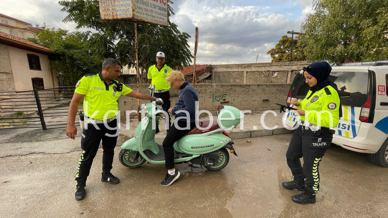 Karamanda Trafik Denetimi Ters Yone Giren 16 Yasindaki Surucuye 12 Bin 500 Lira Ceza0