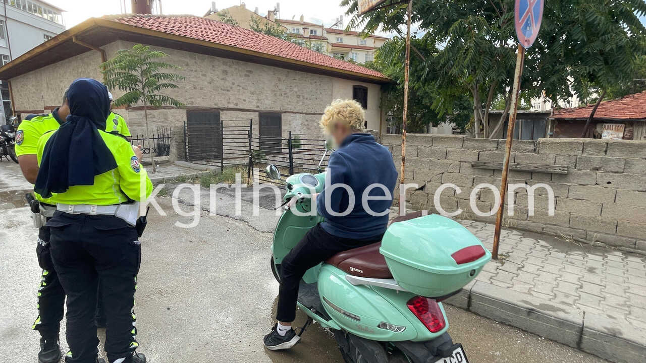 Karamanda Trafik Denetimi Ters Yone Giren 16 Yasindaki Surucuye 12 Bin 500 Lira Ceza2