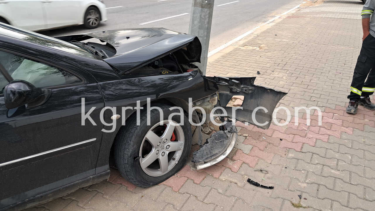 Karamanda Universite Yolunda Kaza Aydinlatma Diregine Carpti1