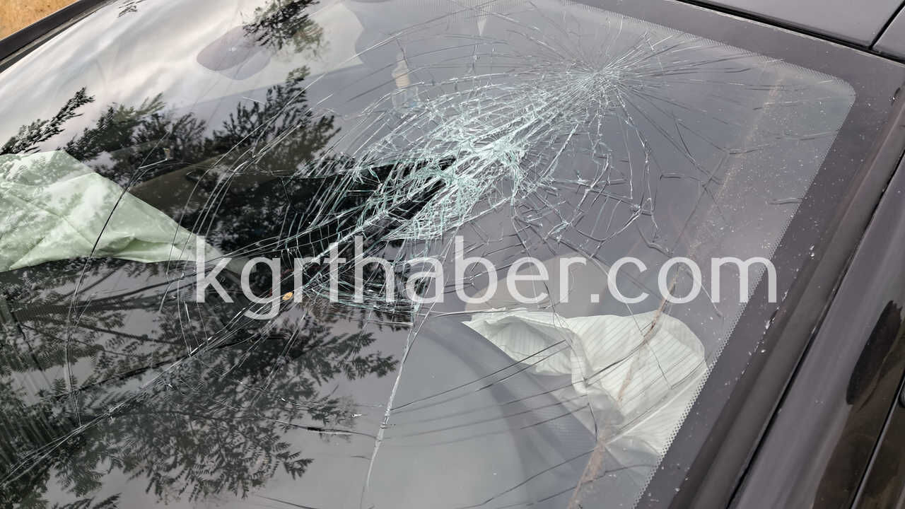 Karamanda Universite Yolunda Kaza Aydinlatma Diregine Carpti2
