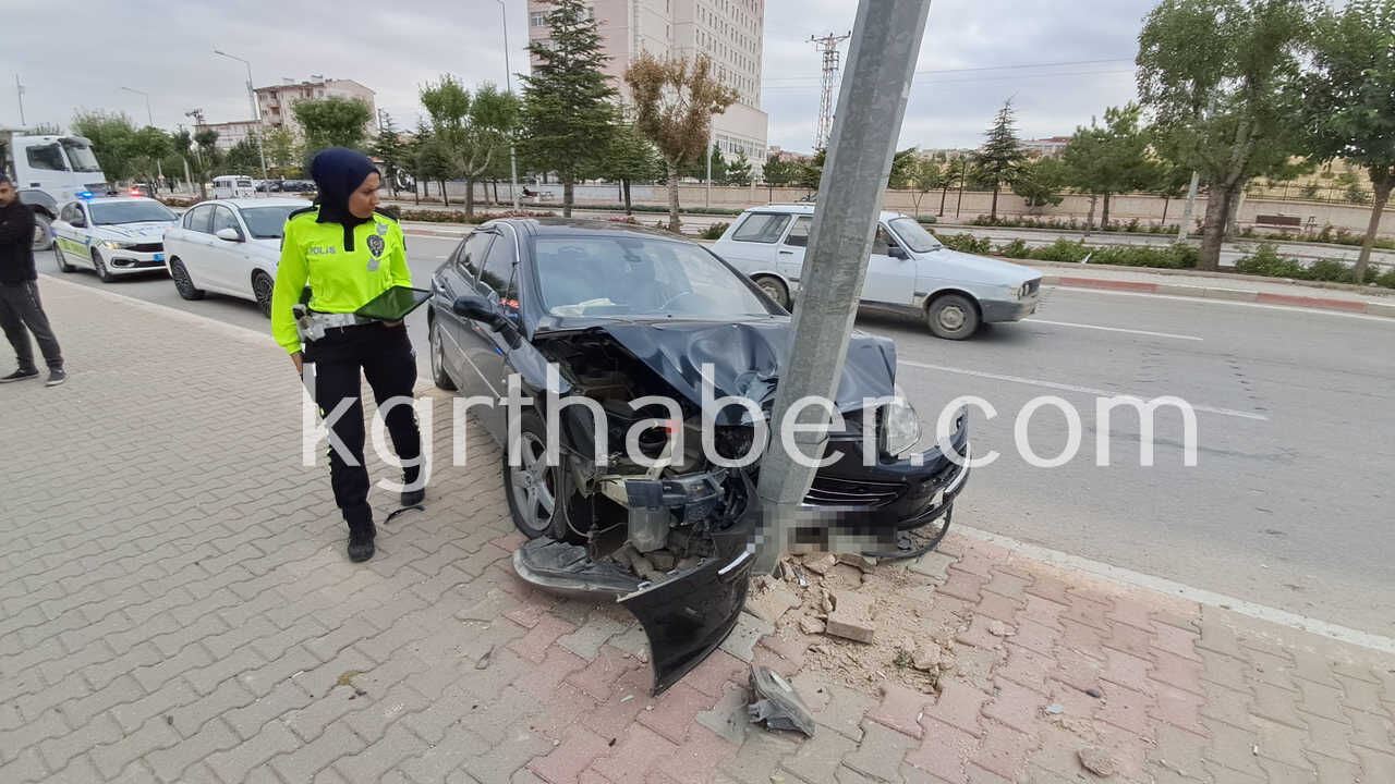 Karamanda Universite Yolunda Kaza Aydinlatma Diregine Carpti4