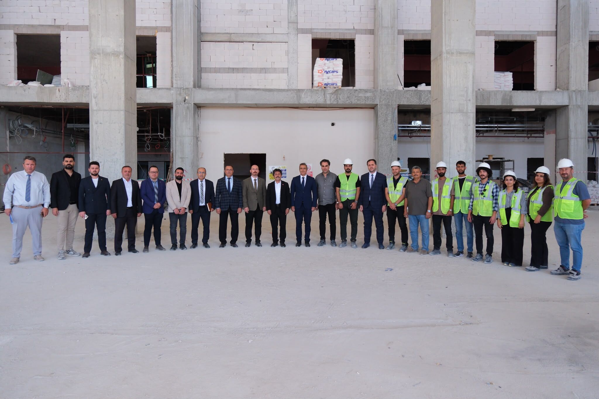 Karamanin Merak Ettigi Hastane Ek Binasinda Son Durum (3)