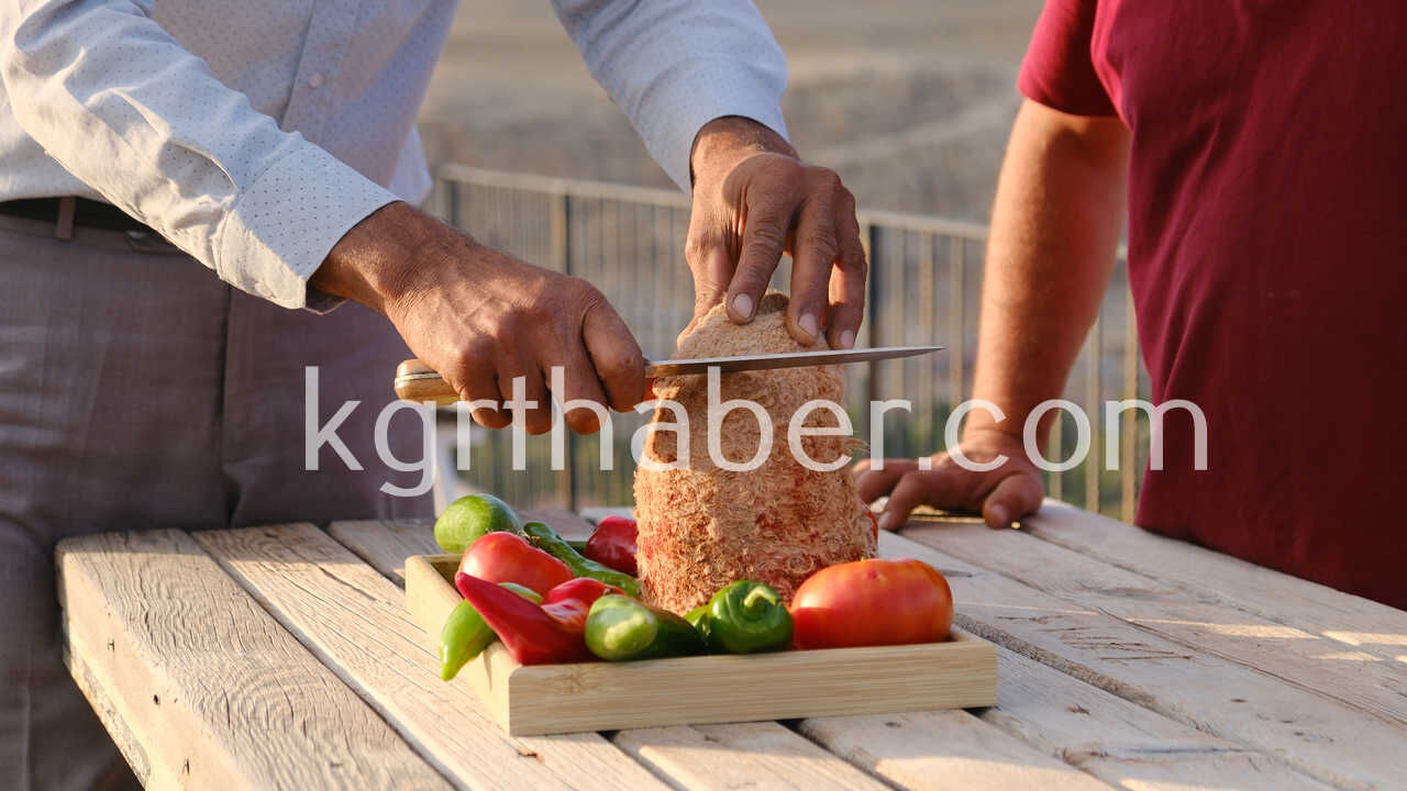 Magaraya Beyaz Giriyor Kirmizi Cikiyor Divle Obruk Peyniri Sofralara Hazirlaniyor18