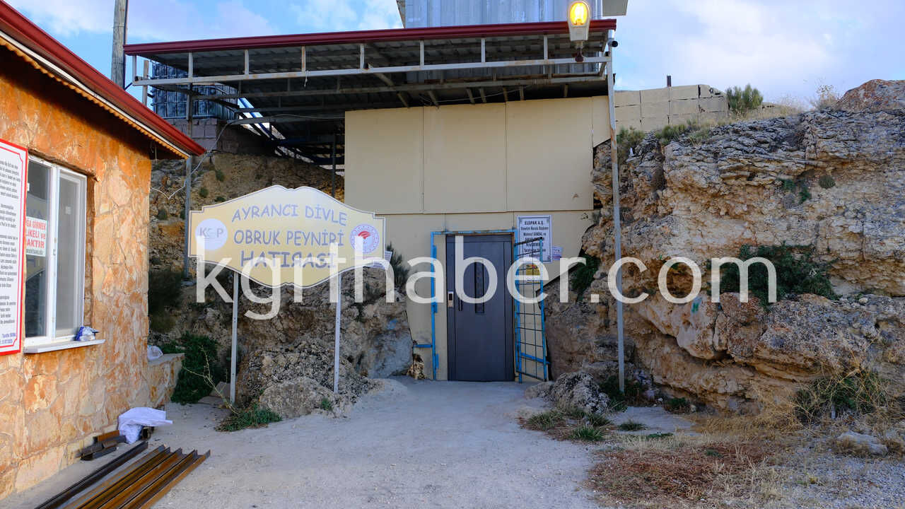 Magaraya Beyaz Giriyor Kirmizi Cikiyor Divle Obruk Peyniri Sofralara Hazirlaniyor23
