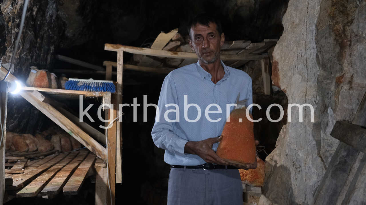 Magaraya Beyaz Giriyor Kirmizi Cikiyor Divle Obruk Peyniri Sofralara Hazirlaniyor8