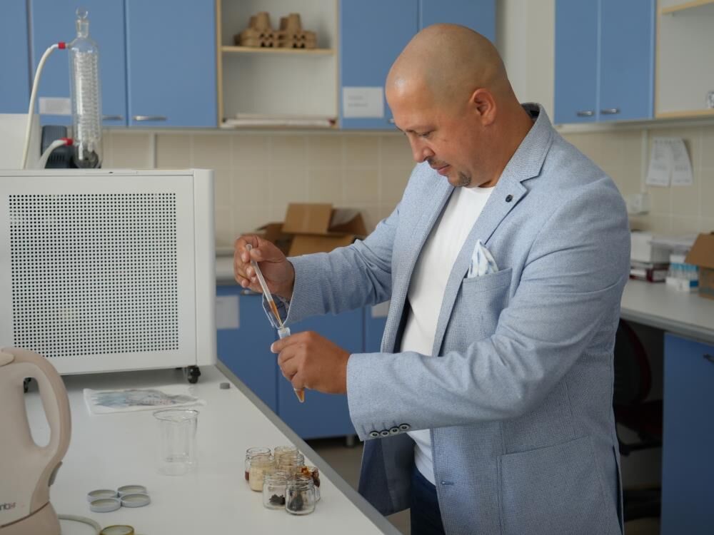 Ormandan Laboratuvara Mantardan Gunesten Koruyan Krem4