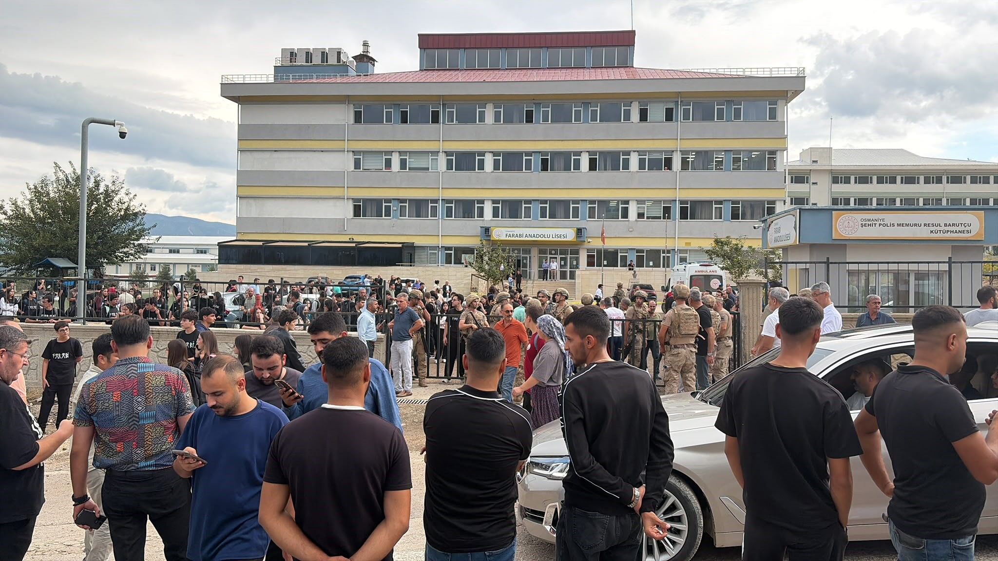 Osmaniyede Lisede Silah Sesi Ogretmen Hayatini Kaybetti (3)