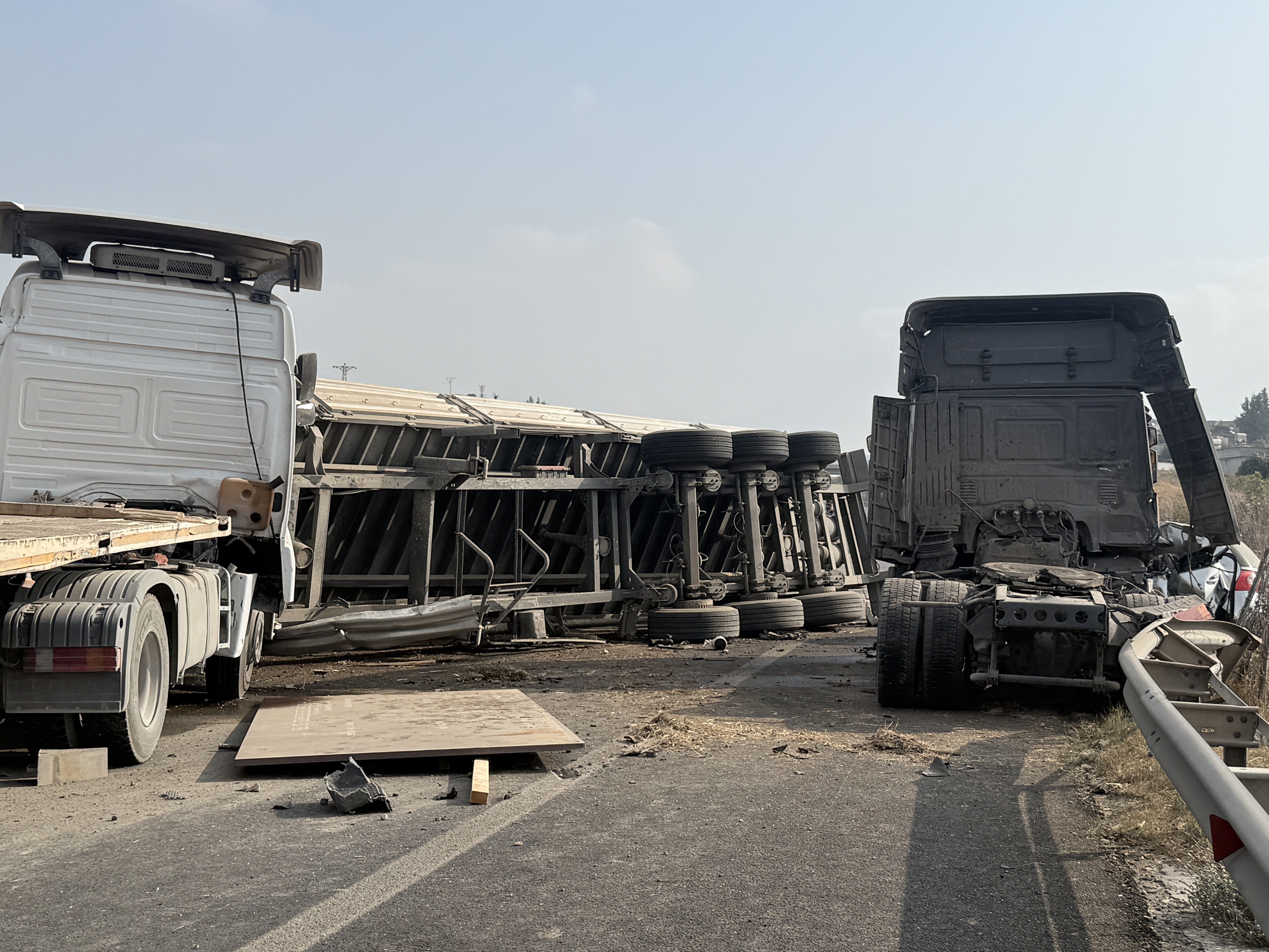 Otoyolda Tir Karsi Seride Gecti Can Pazari (1)