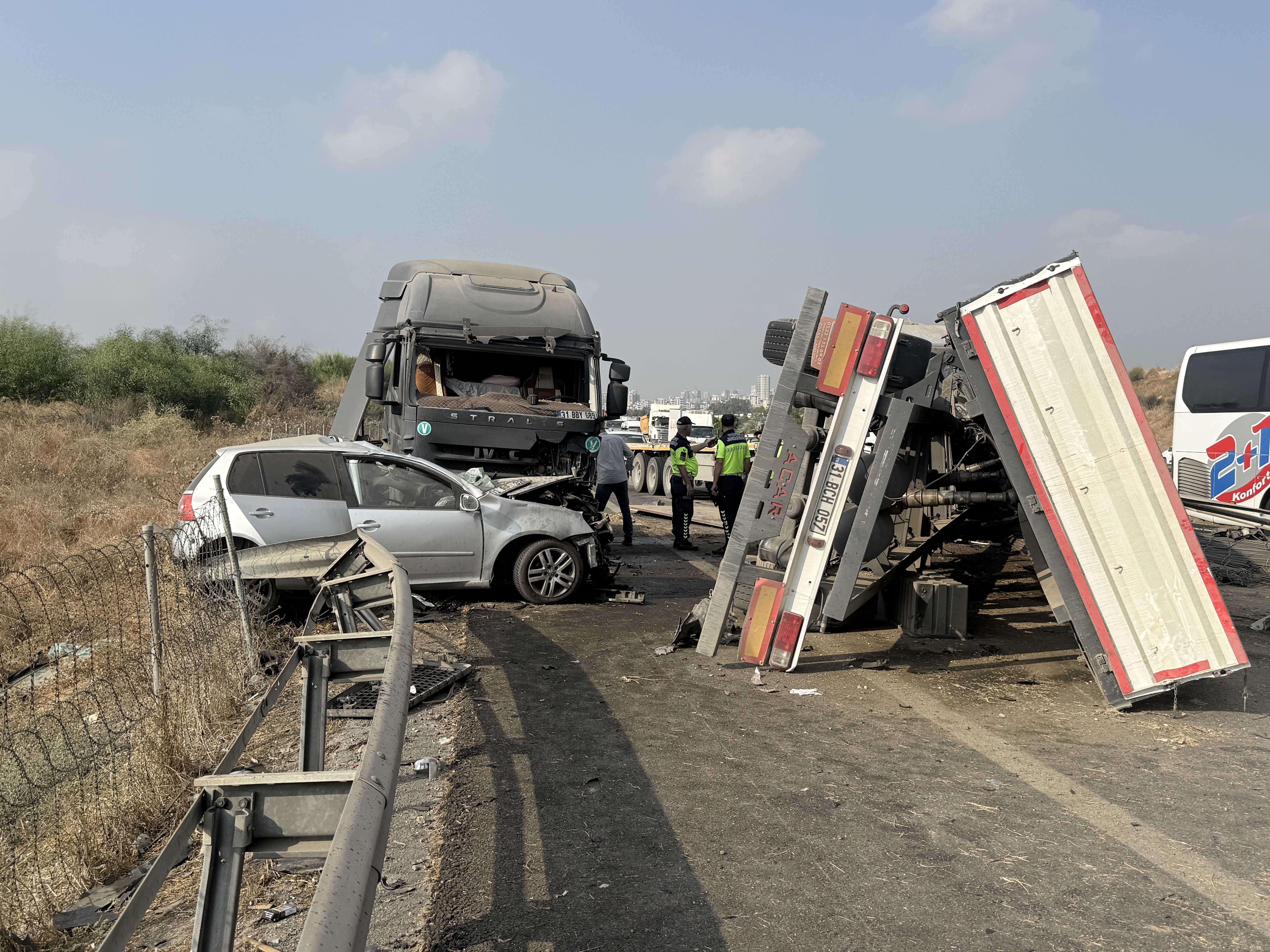Otoyolda Tir Karsi Seride Gecti Can Pazari (2)