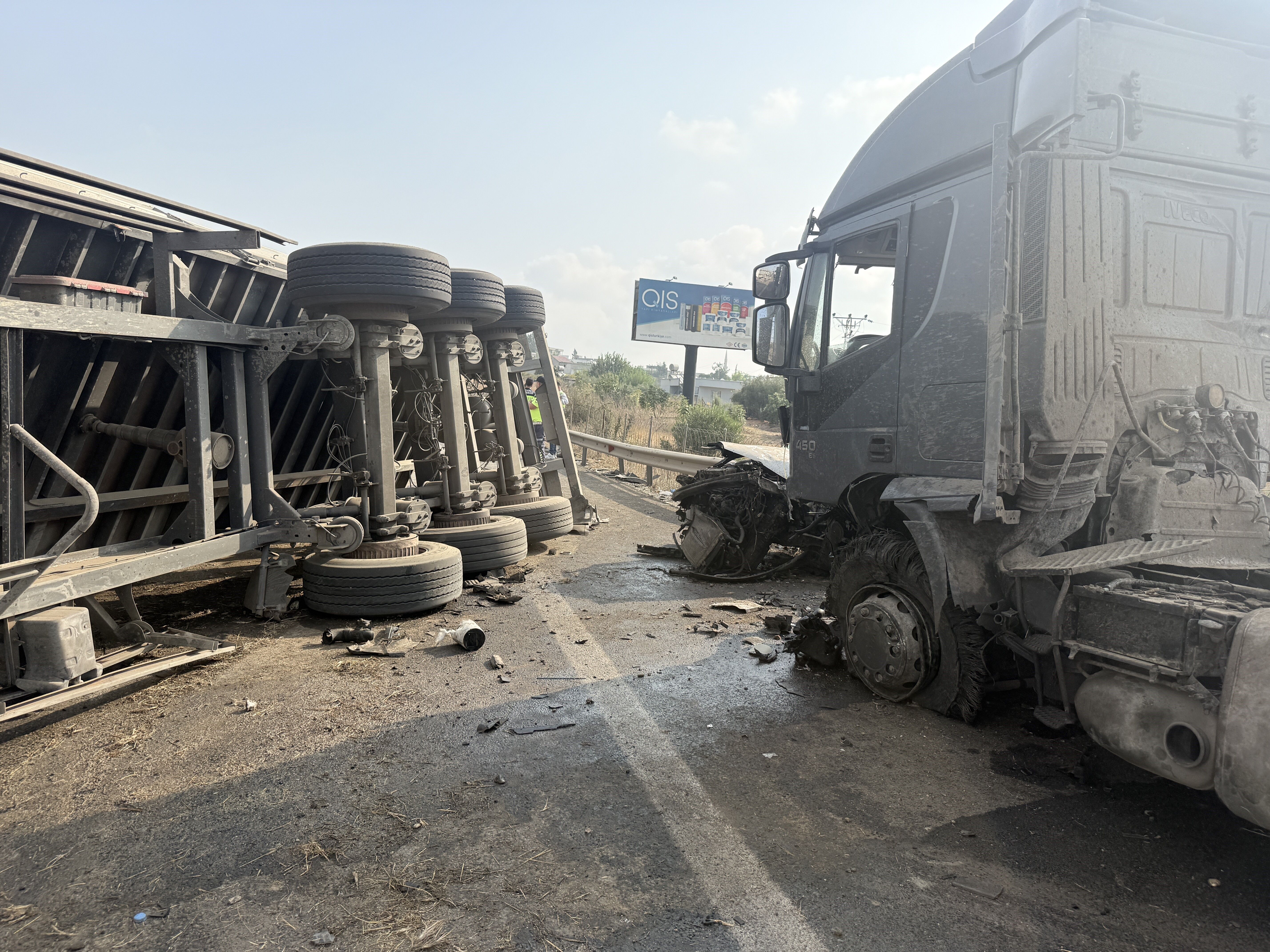 Otoyolda Tir Karsi Seride Gecti Can Pazari (3)