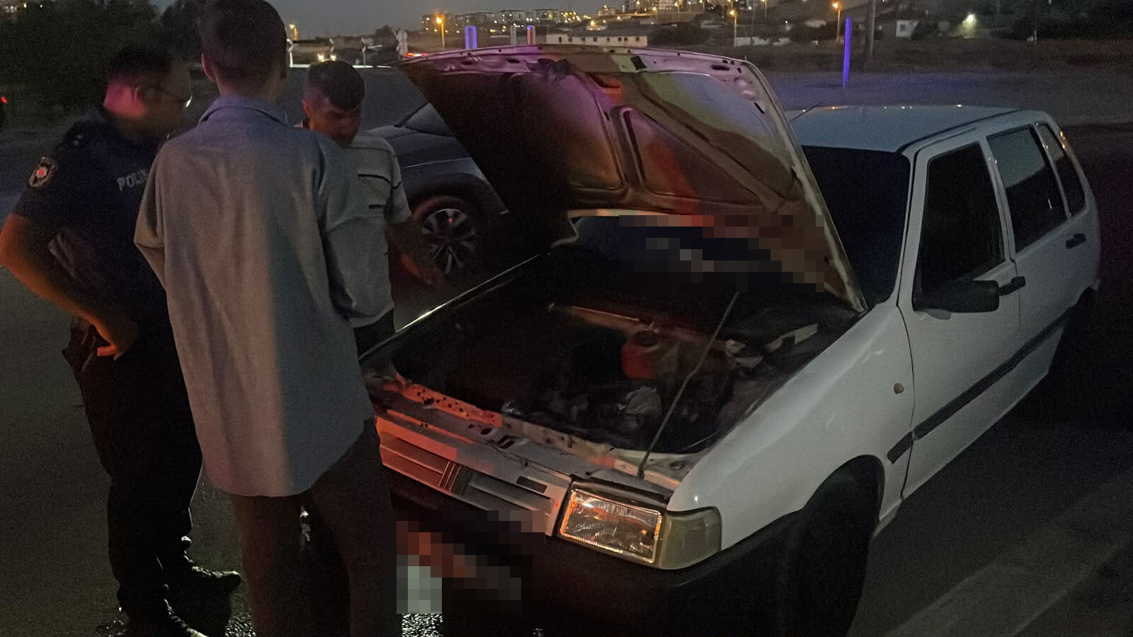Seyir Halindeki Otomobil Motor Kismindan Alev Aldi (2)