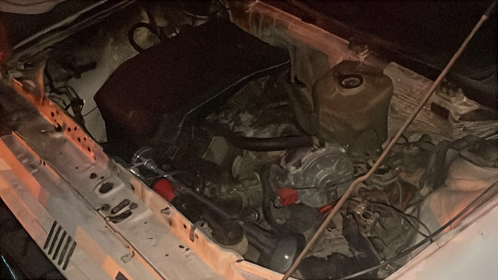 Seyir Halindeki Otomobil Motor Kismindan Alev Aldi (3)