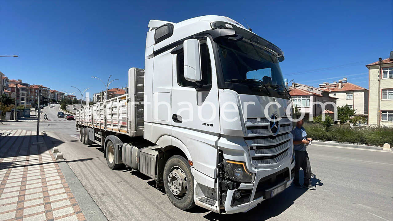 Tir Ile Otomobilin Karistigi Kaza Ucuz Atlatildi0