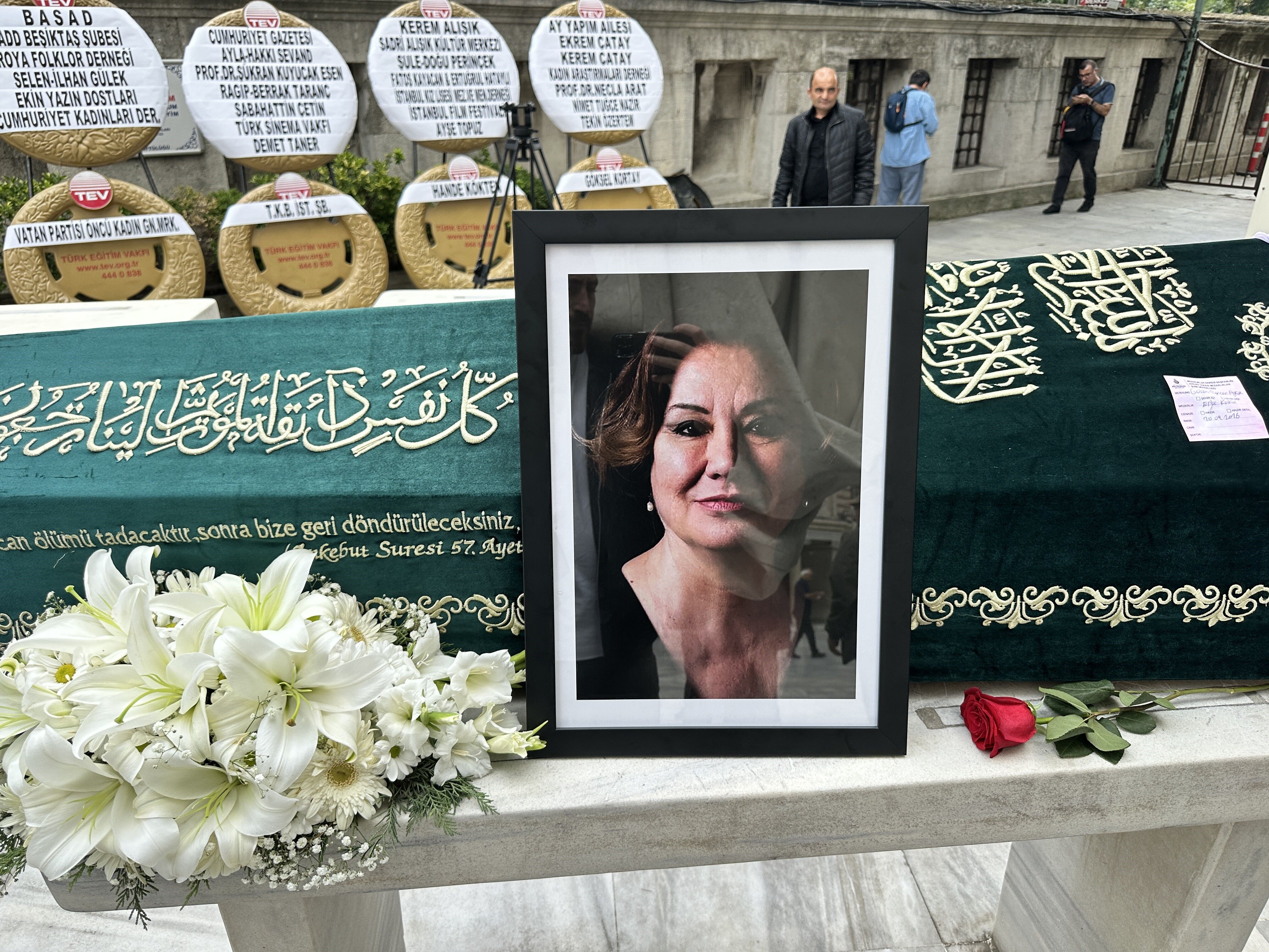 Usta Oyuncu Gulsen Tuncer Son Yolculuguna Ugurlandi (1)