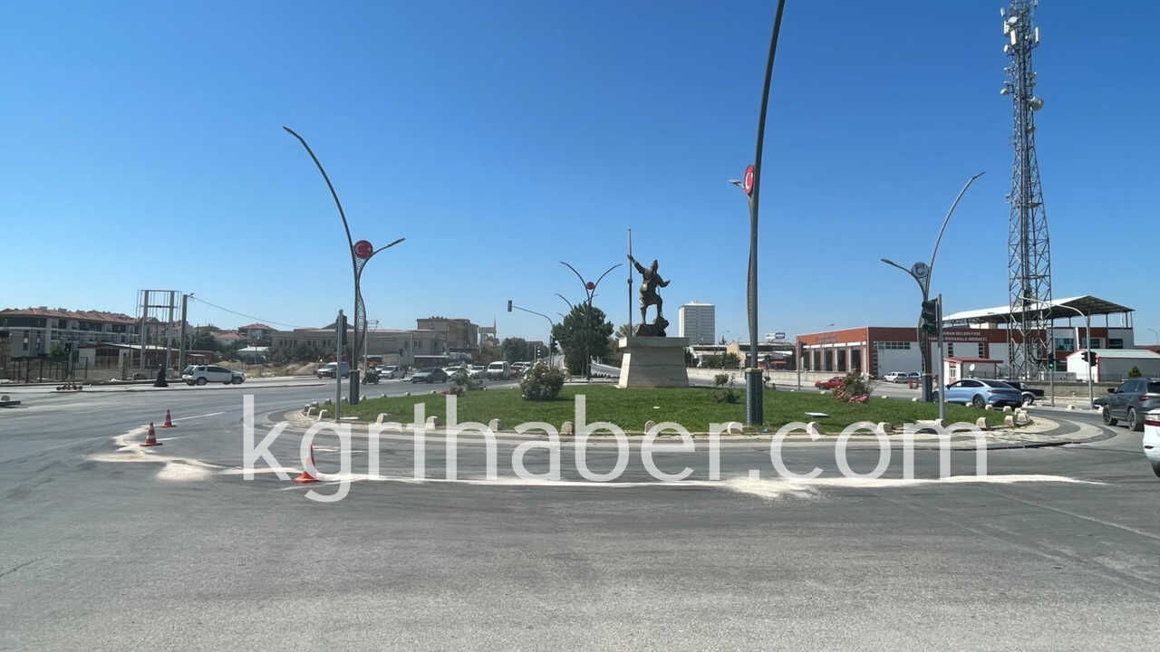 Yola Dokulen Yag Kazaya Neden Oldu Otomobil Beton Dubaya Carpti2
