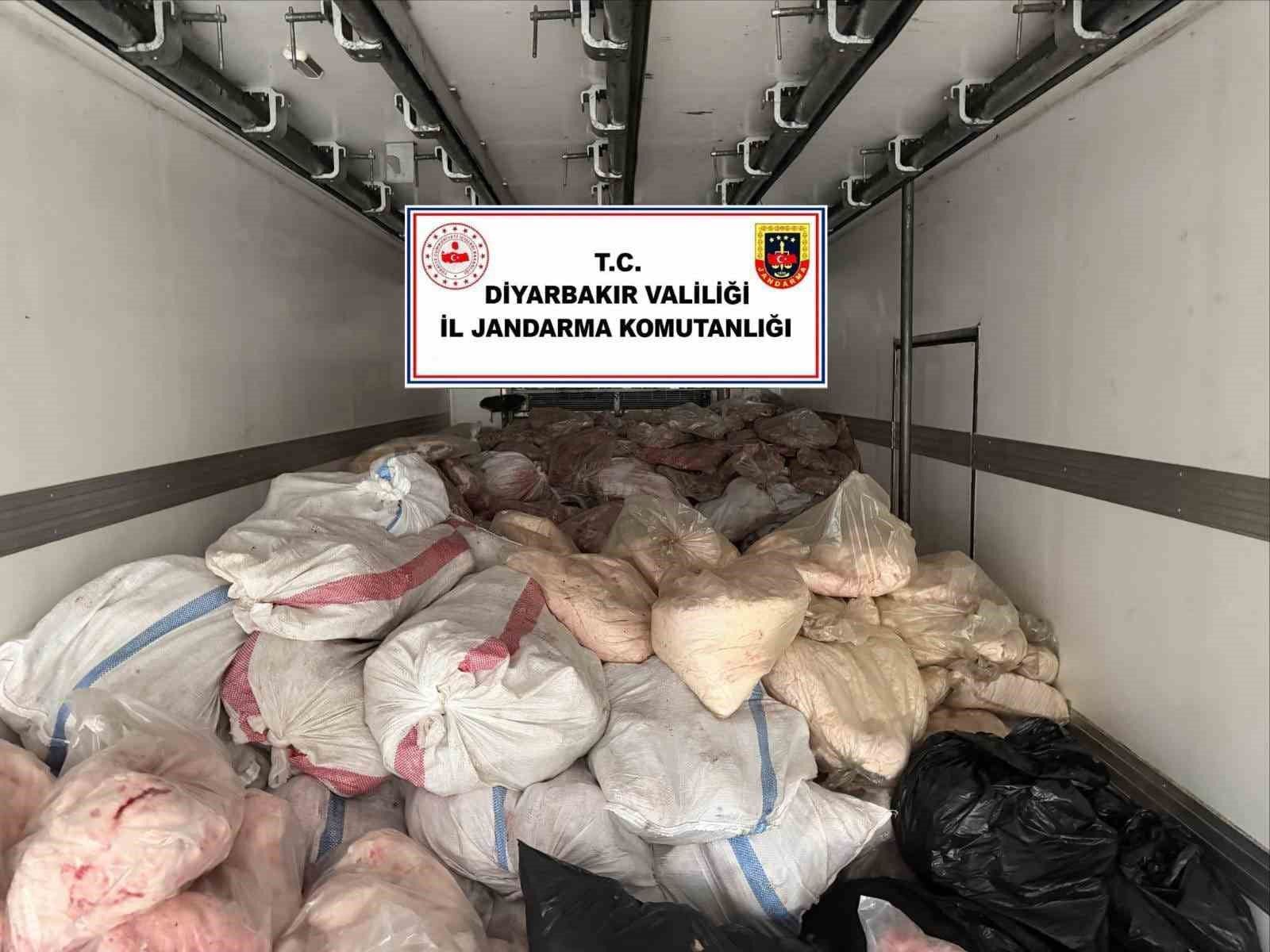 diyarbakirda-8-ton-sagliksiz-ic-yag-ve-sakatat-ele-gecirildi1