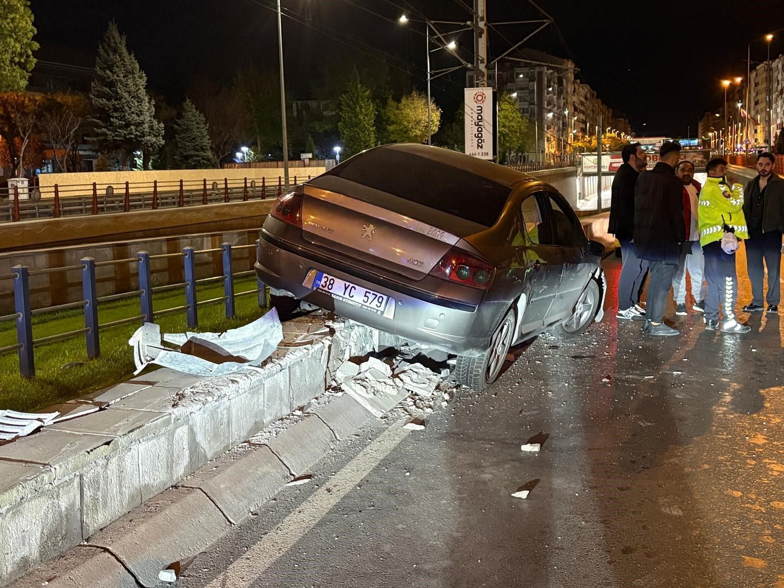 Alkollu Surucunun Teskilat Misiniz Sorusuna Polisten Dikkat Ceken Cevap (2)