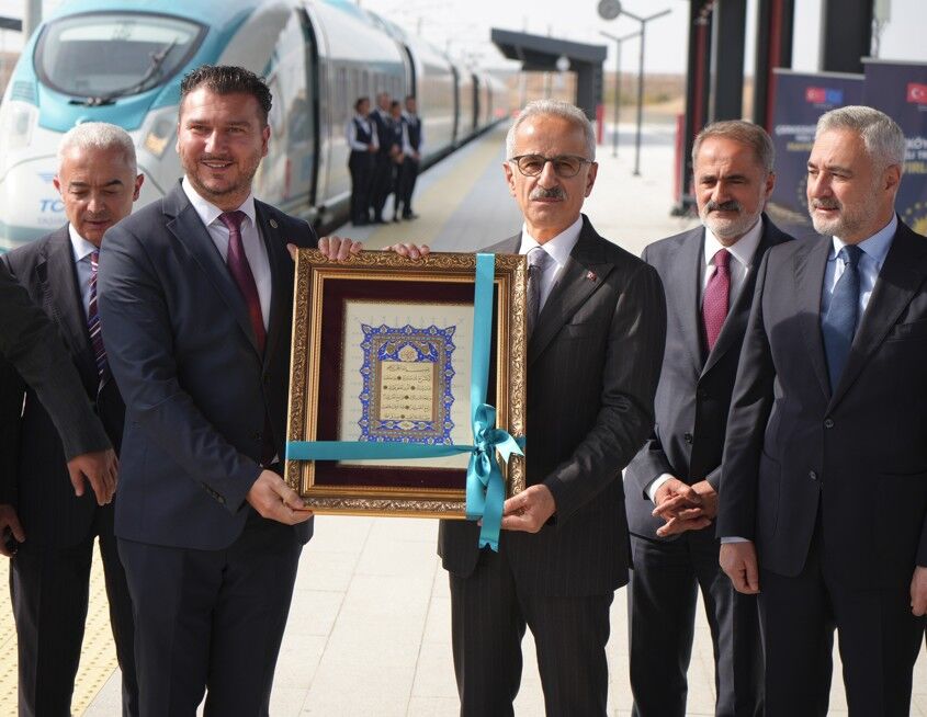 Bakan Uraloglundan Karaman Ulukisla Hizli Tren Hatti Aciklamasi 2028 Hedefi4