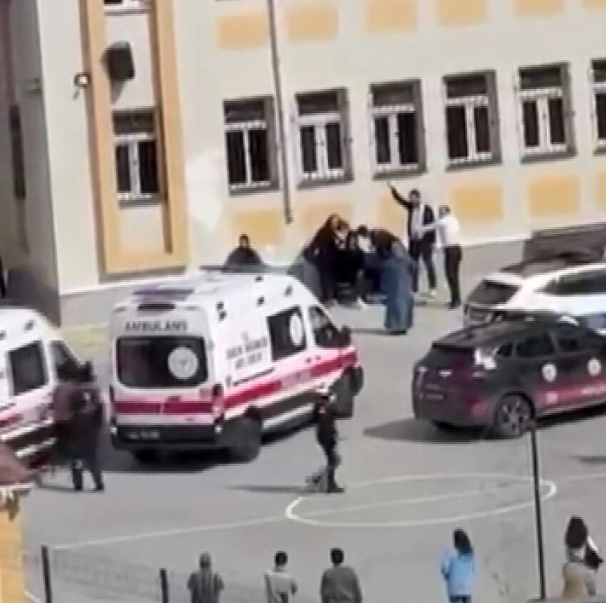 Esenyurtta Lisede Kavga Ekipler Sevk Edildi (2)