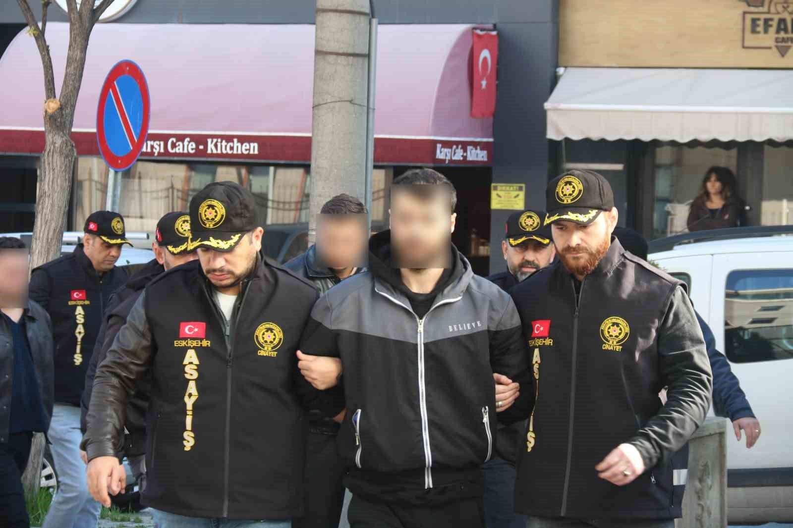 Eskisehirde Silahli Kavgada Kan Dokuldu 7 Kisi Adliyede (1)