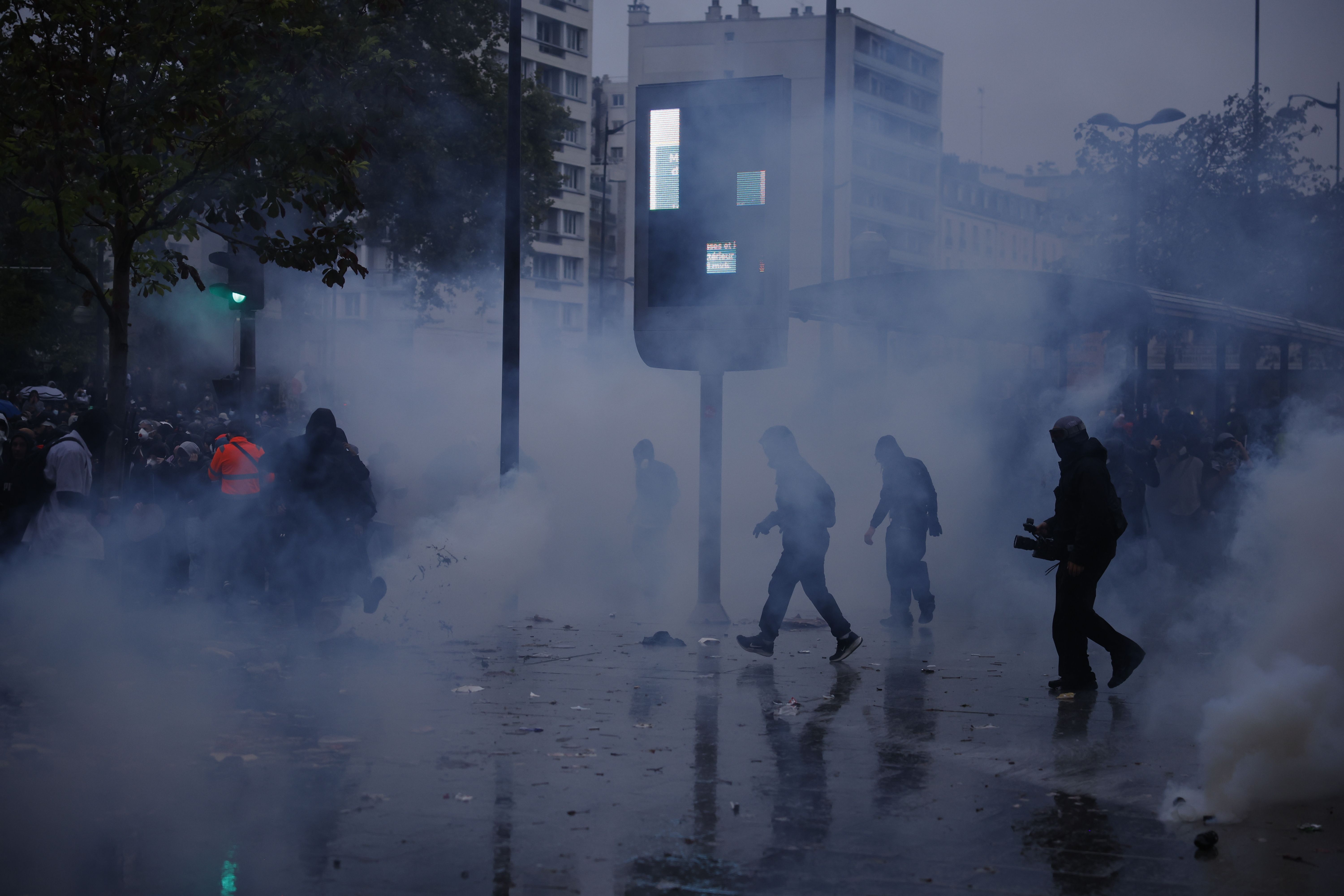 Fransada Protestolar Buyudu Yaklasik Bin Kisi Gozaltina Alindi (2)