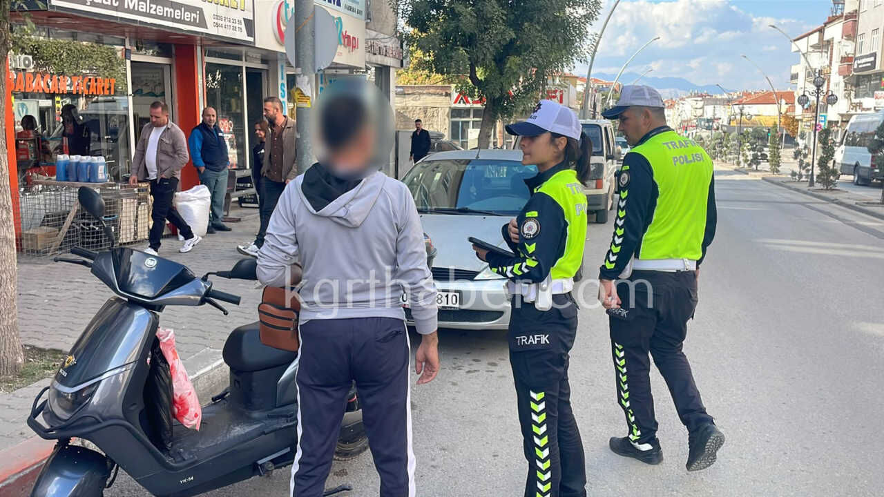 karamanda-polisin-dikkatinden-kacmadi-elektrikli-bisiklet-surucusune-128-bin-500-lira-ceza11