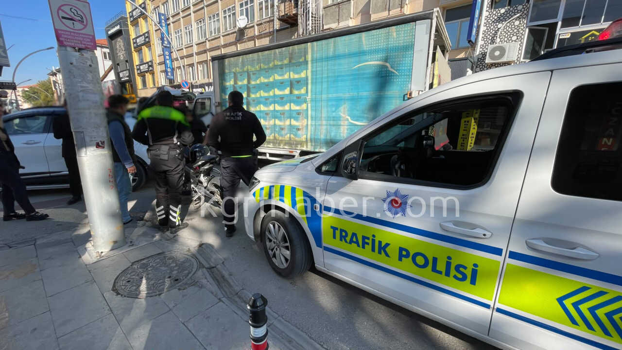 Ismet Pasa Caddesinde Motosiklet Suva Arkadan Carpti4
