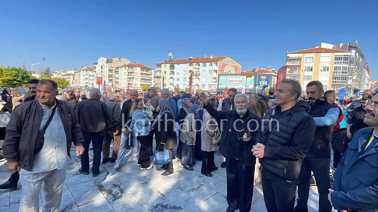 Karaman Valisi Hayrettin Cicek Umre Yolcularini Dualarla Ugurladi0