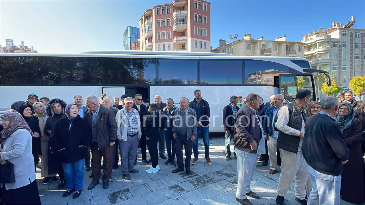 Karaman Valisi Hayrettin Cicek Umre Yolcularini Dualarla Ugurladi2