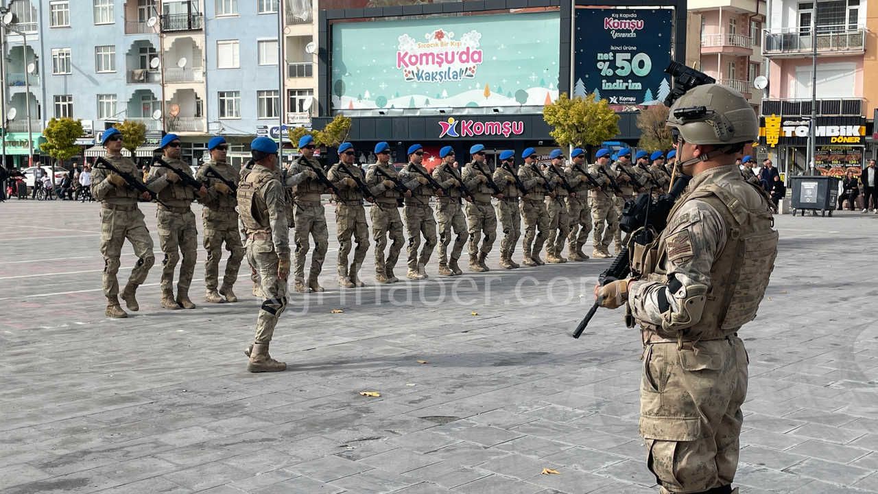 Karamanda 29 Ekim Kutlamalari Oncesi Prova Yapildi0