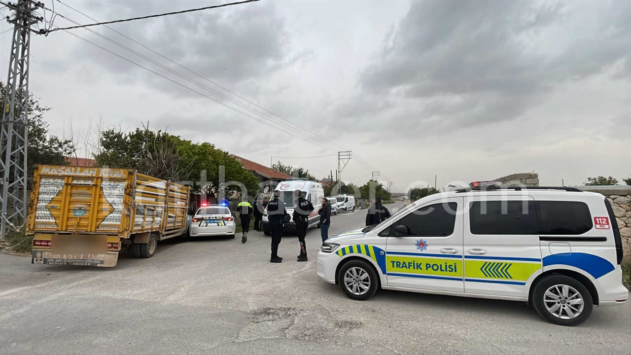 Karaman’da Alkollü Sürücünün Kullandığı Kamyonet Polis Otosuyla Çarpıştı 2 Polis Yaralı5