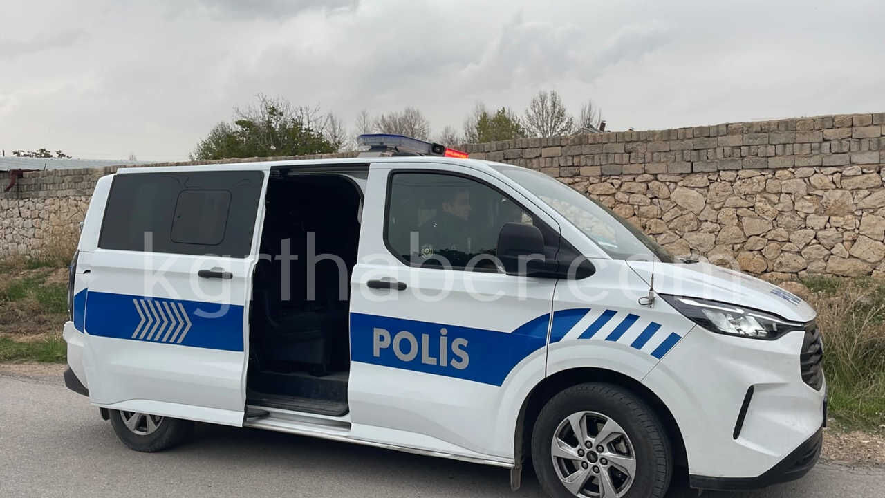 Karaman’da Alkollü Sürücünün Kullandığı Kamyonet Polis Otosuyla Çarpıştı 2 Polis Yaralı9