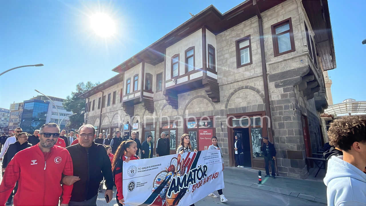 Karamanda Amator Spor Haftasi Etkinlikleri Kortej Yuruyusuyle Basladi1