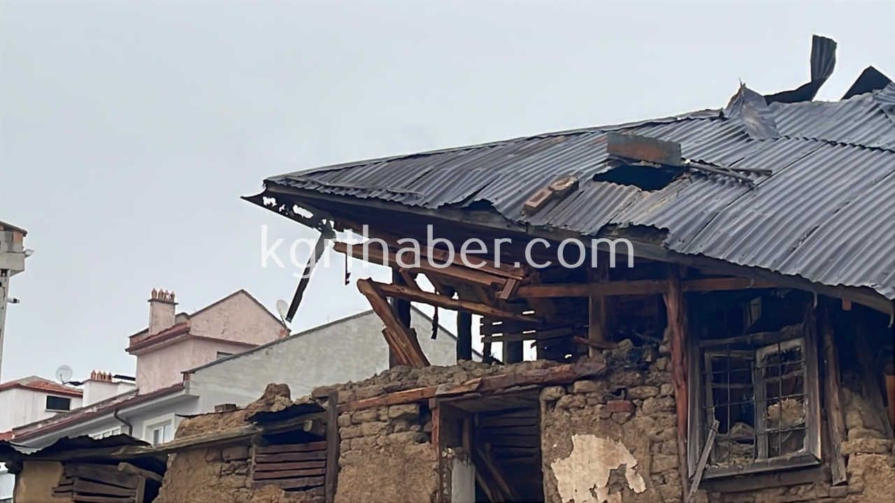 Karamanda Atil Binada Cikan Yangin Sonduruldu 2 Katli Bina Coktu4
