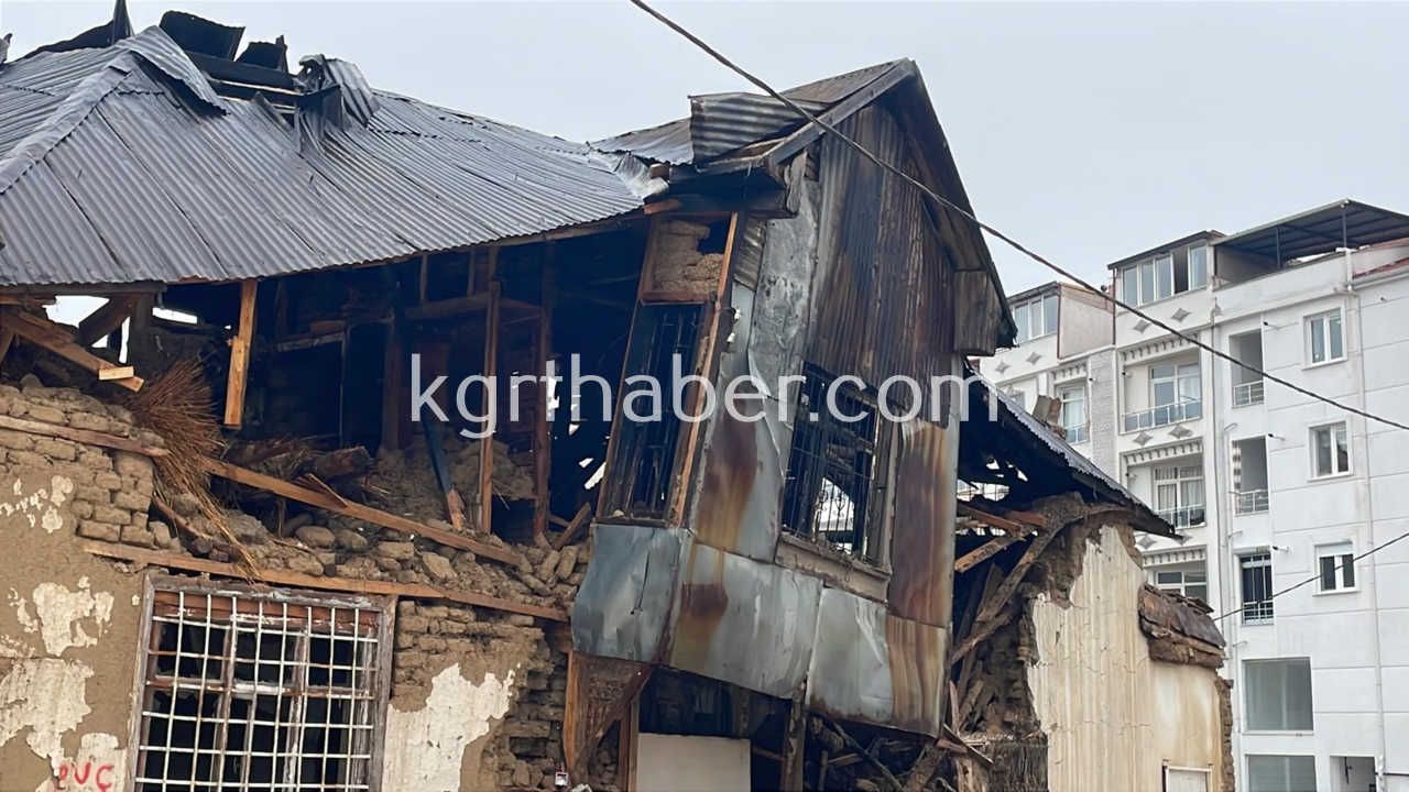 Karamanda Atil Binada Cikan Yangin Sonduruldu 2 Katli Bina Coktu6