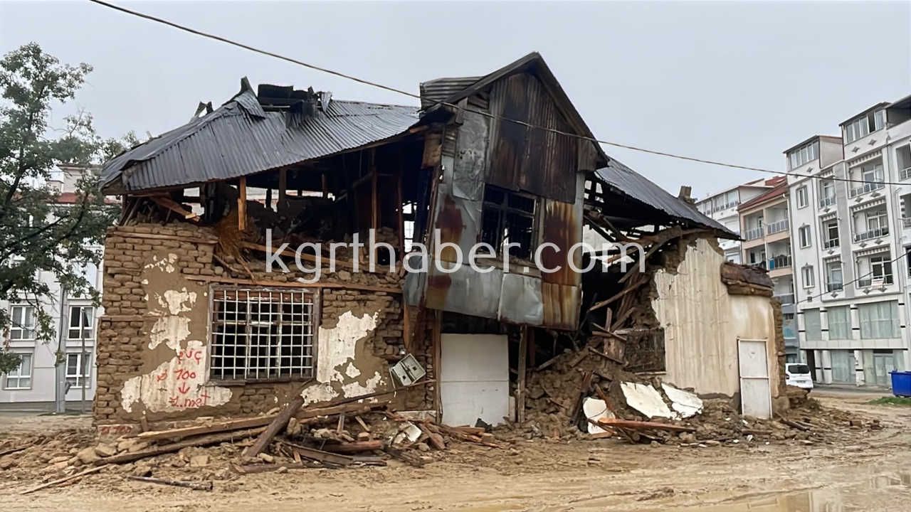 Karamanda Atil Binada Cikan Yangin Sonduruldu 2 Katli Bina Coktu7