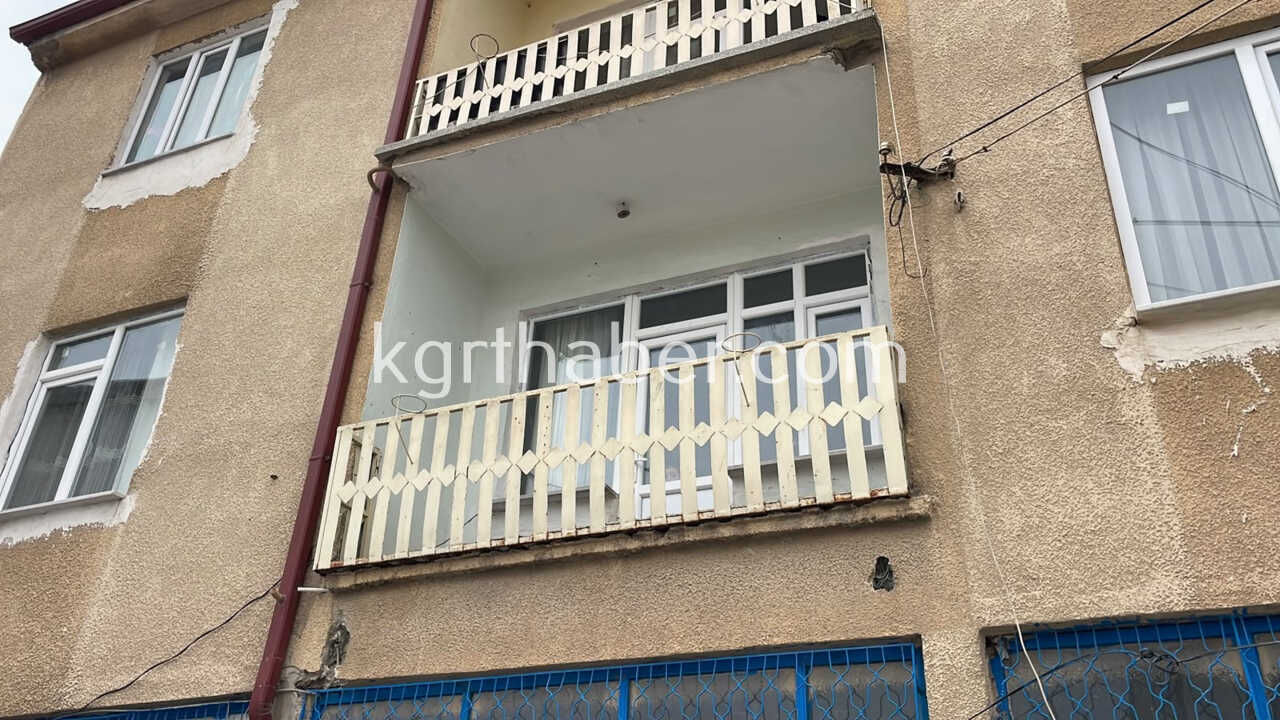 Karamanda Balkondan Dusen 2 Yasindaki Cocuk Yaralandi0